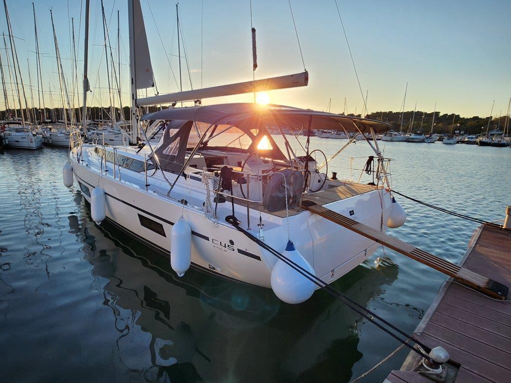 Bavaria C45 Style yritykseltä Wimmer Yachting Primoštenissa