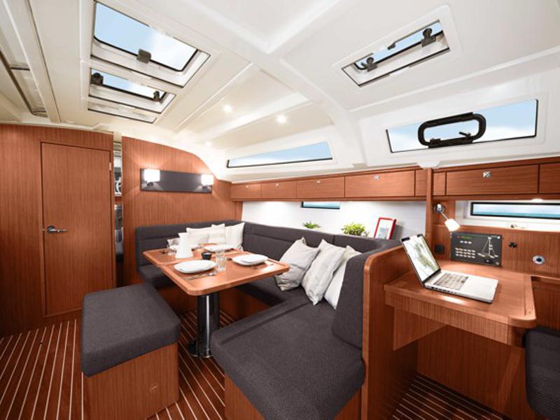 Bavaria 41 Cruiser av Pure Sail i Ponta Delgada