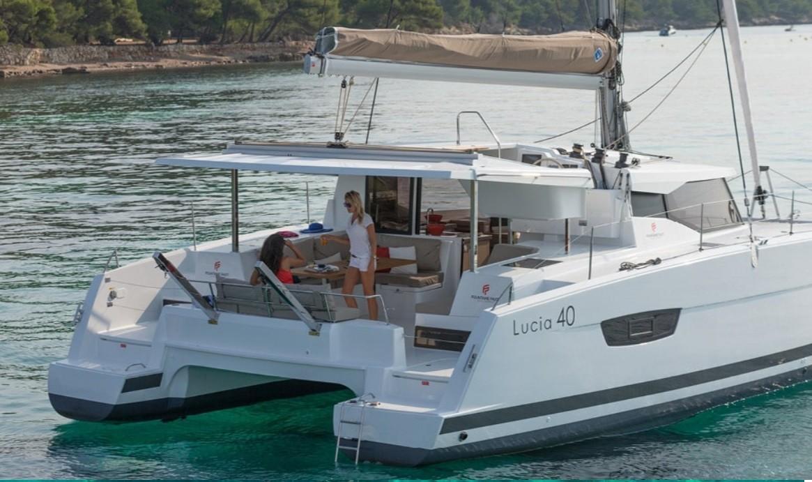 Fountaine Pajot Lucia 40 von Dream Yacht Charter in Le Marin