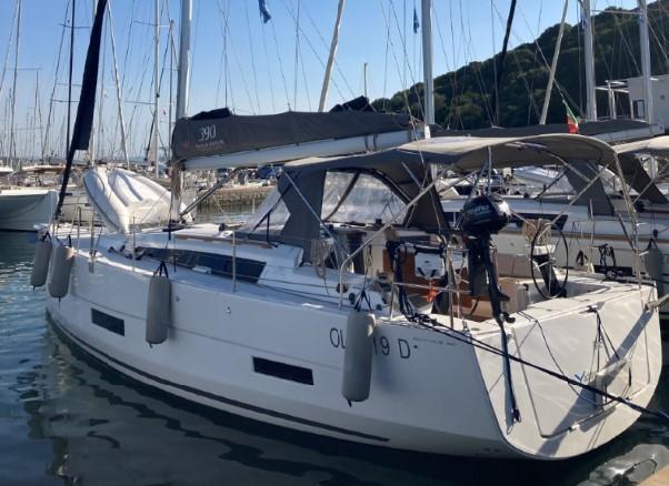 Dufour 390 from Yachting in Sardinia in Portisco