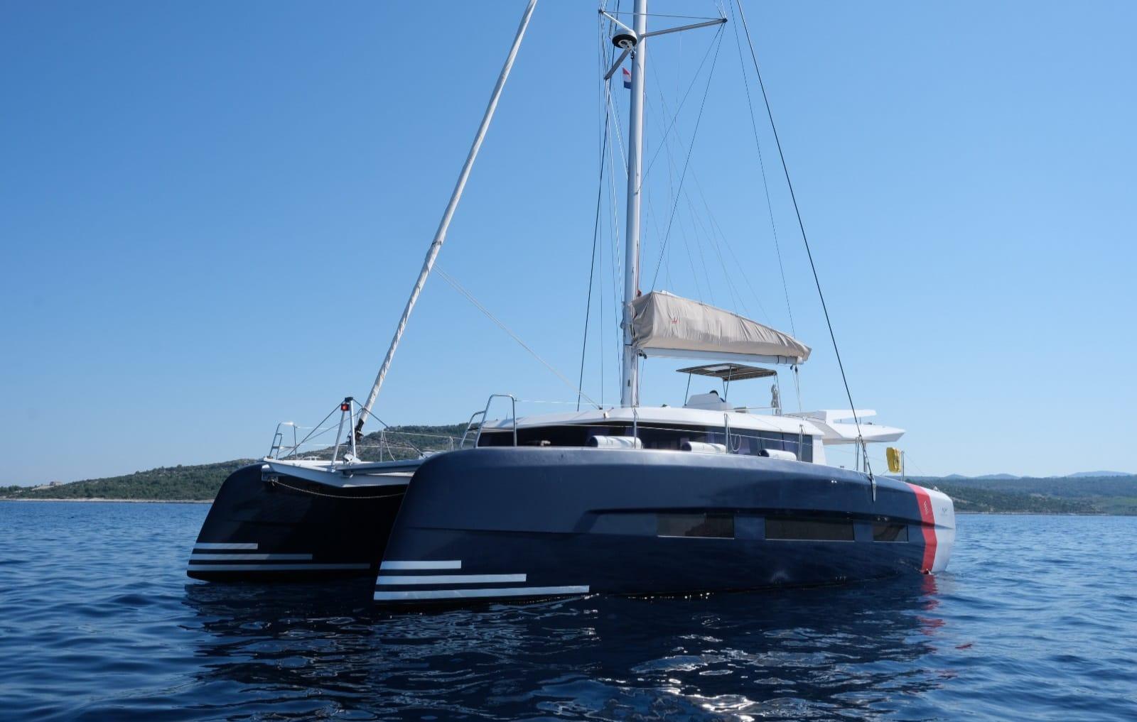 Dufour 48 Catamaran von Under the Heavens Sailing in Primošten