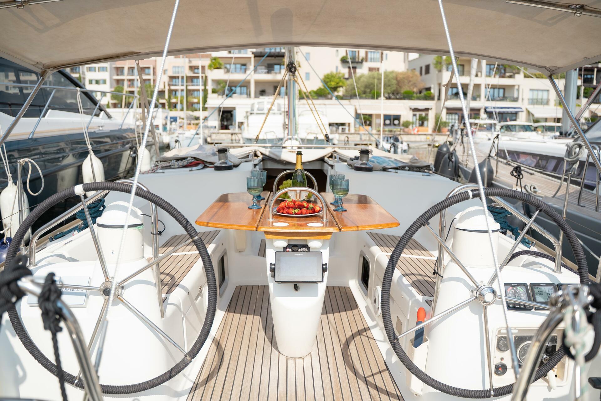 Sun Odyssey 40.3 yritykseltä FLOW Yacht Club Tivatissa