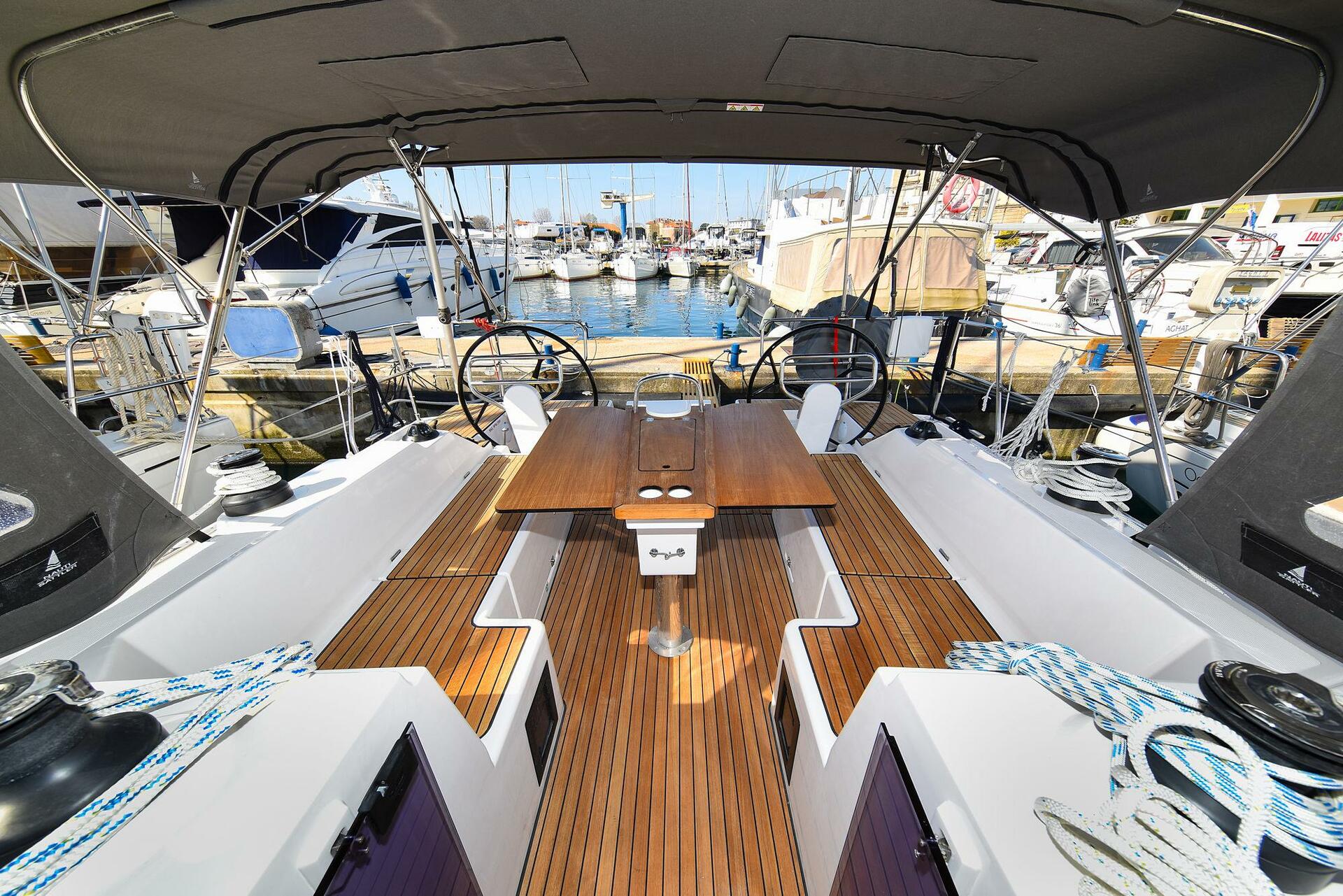 Bavaria C38 från Albatros Yachting i Zadar
