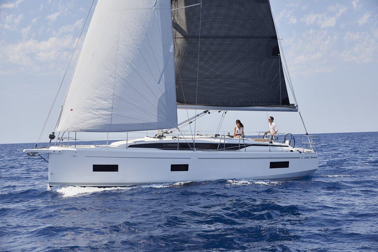 Bavaria C38 da Zen Yacht Charter em Tribunj