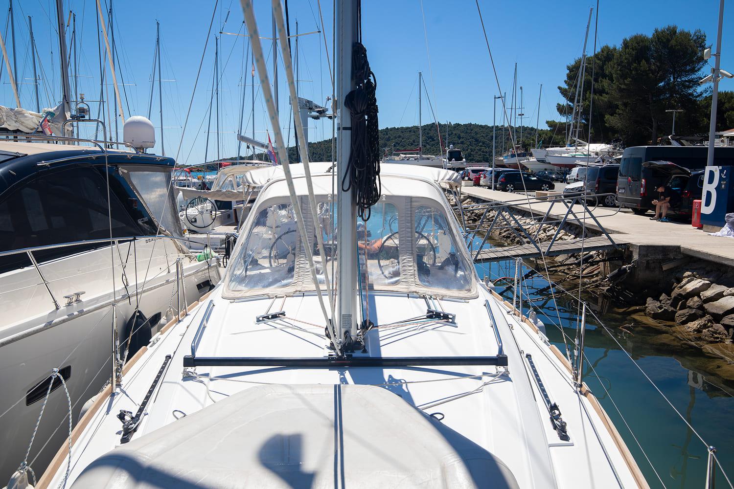 Oceanis 35 från Vito Nautika i Pomer