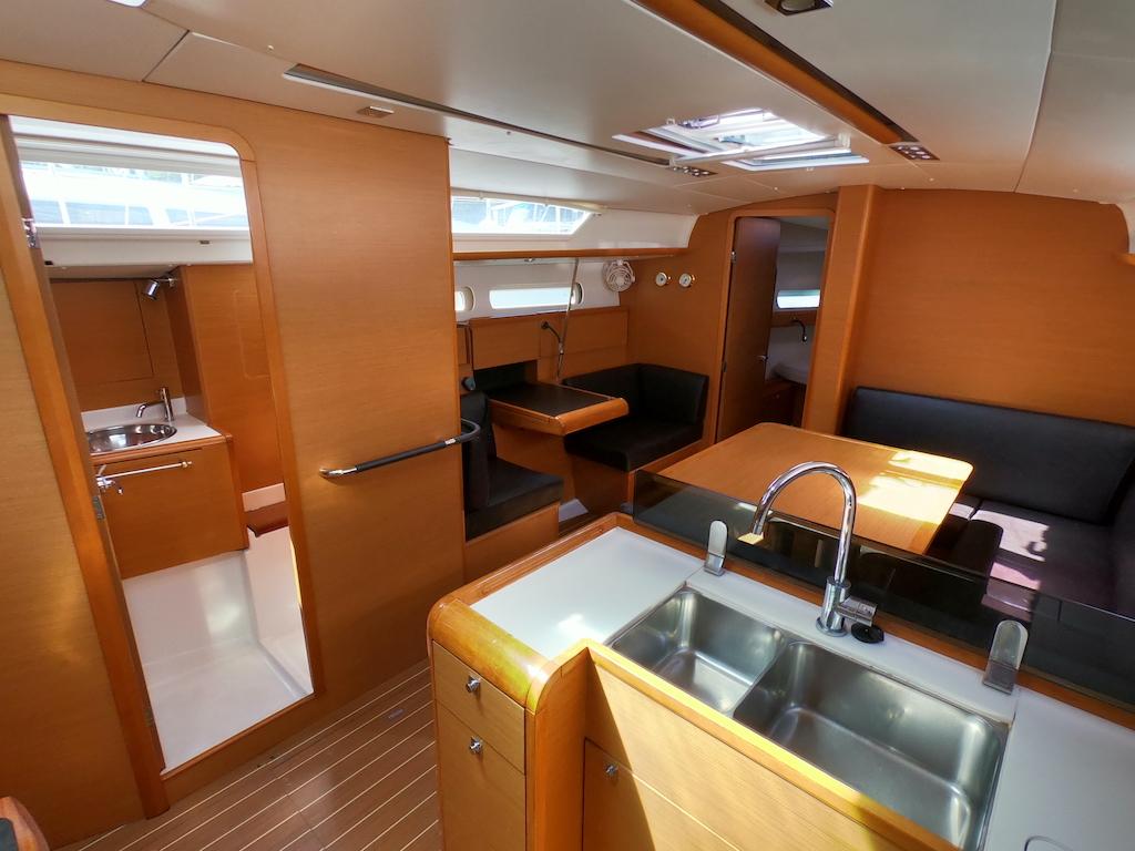 Sun Odyssey 409 della Europe Sail Yachting Charter a Portisco