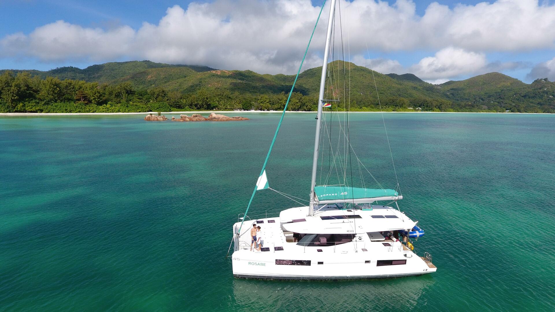 Leopard 45 av My Sailing i Victoria