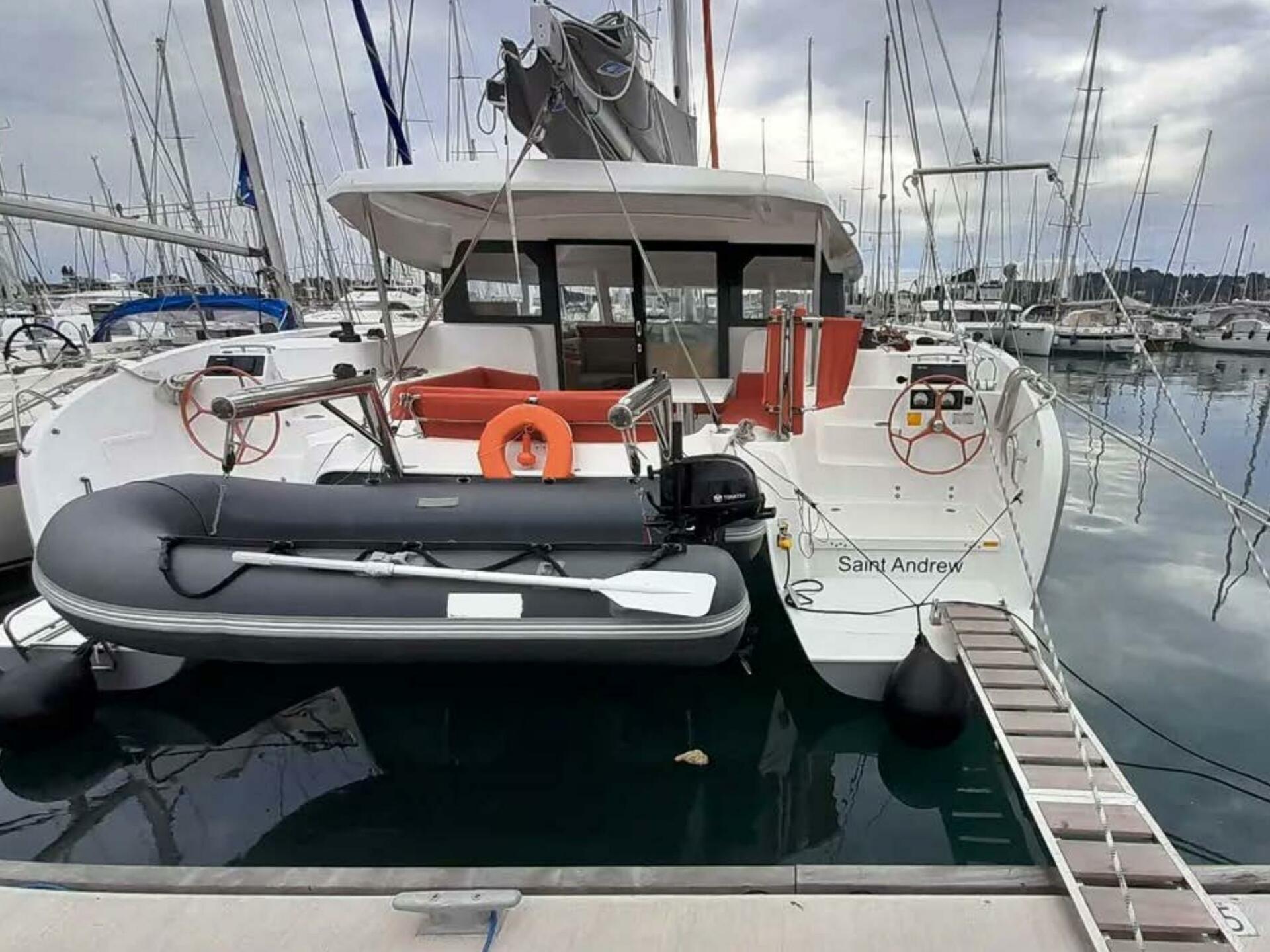 Excess 11 van HDM Sailing in Lavrion