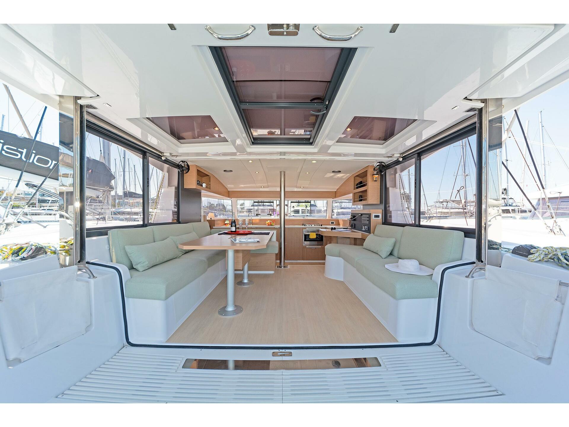 Bali Catsmart av Istion Yachting i Skradin