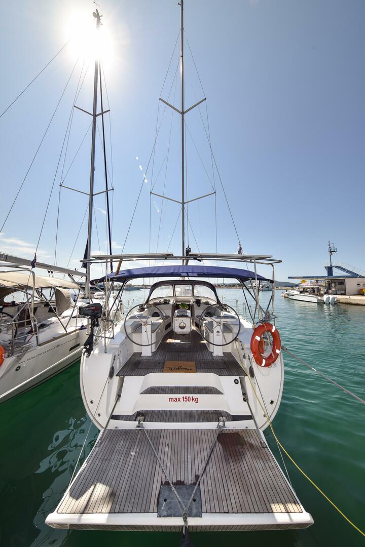 Bavaria 45 Cruiser av Navigo Yacht Charter i Sukošan