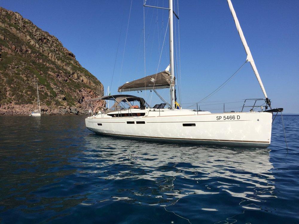Sun Odyssey 479 par Toscanacharter à Port de Cecina