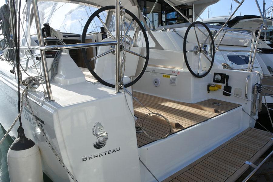 Oceanis 30.1 from BeCharter in Barcelona
