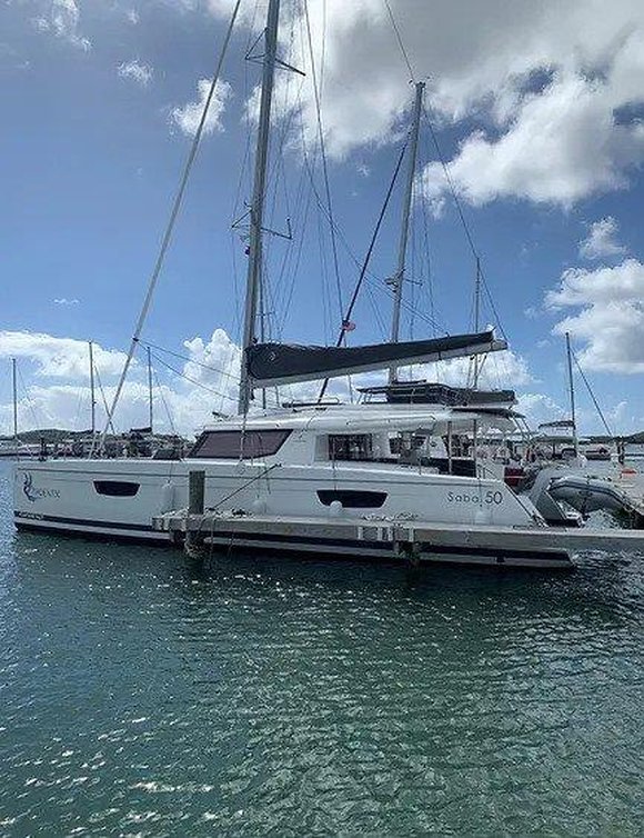 Fountaine Pajot Saba 50 af Virgin Islands Yacht Charters i Tortola