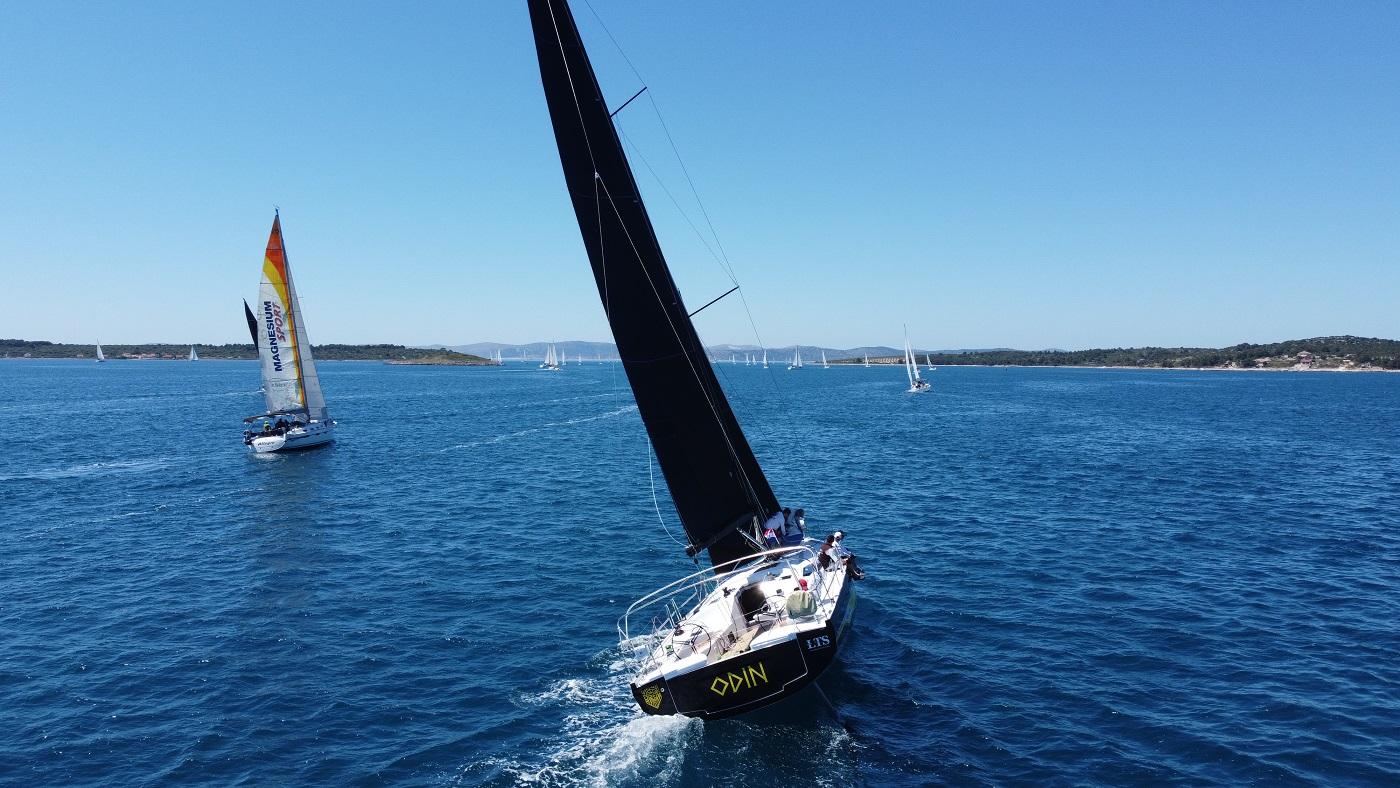 Elan E6 från Aquatoria Yachting i Pirovac