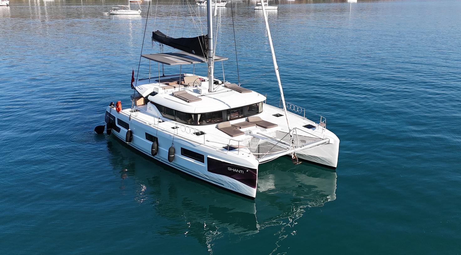 Lagoon 46 af Rudder and Moor i Fethiye