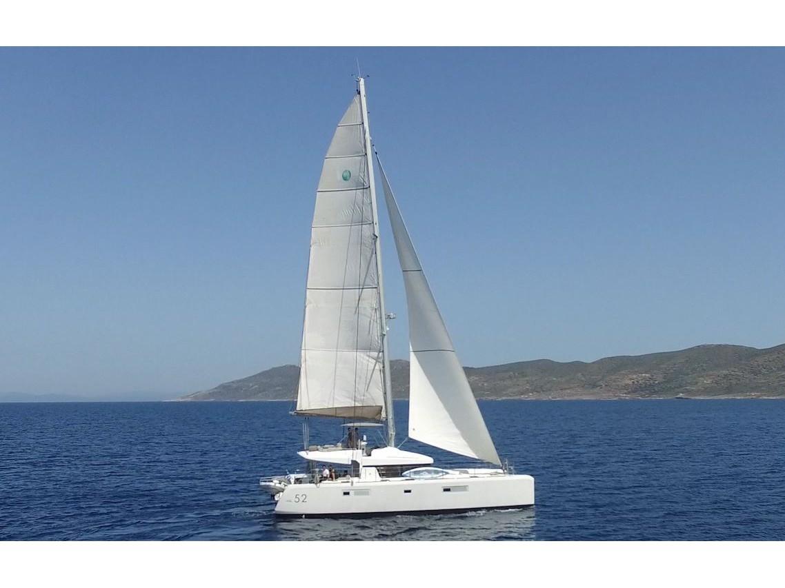 Lagoon 52 från Multihull Yachting i Lavrion