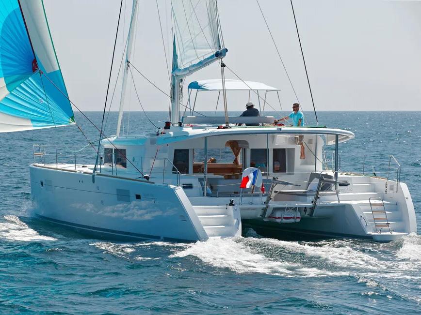 Lagoon 450 F par JF Yachts à Leucade