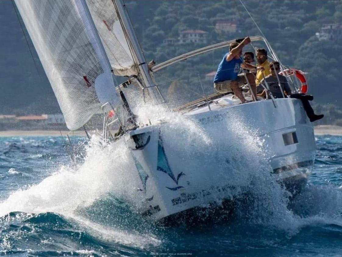 Dufour 390 from Barcando Charter in Furnari