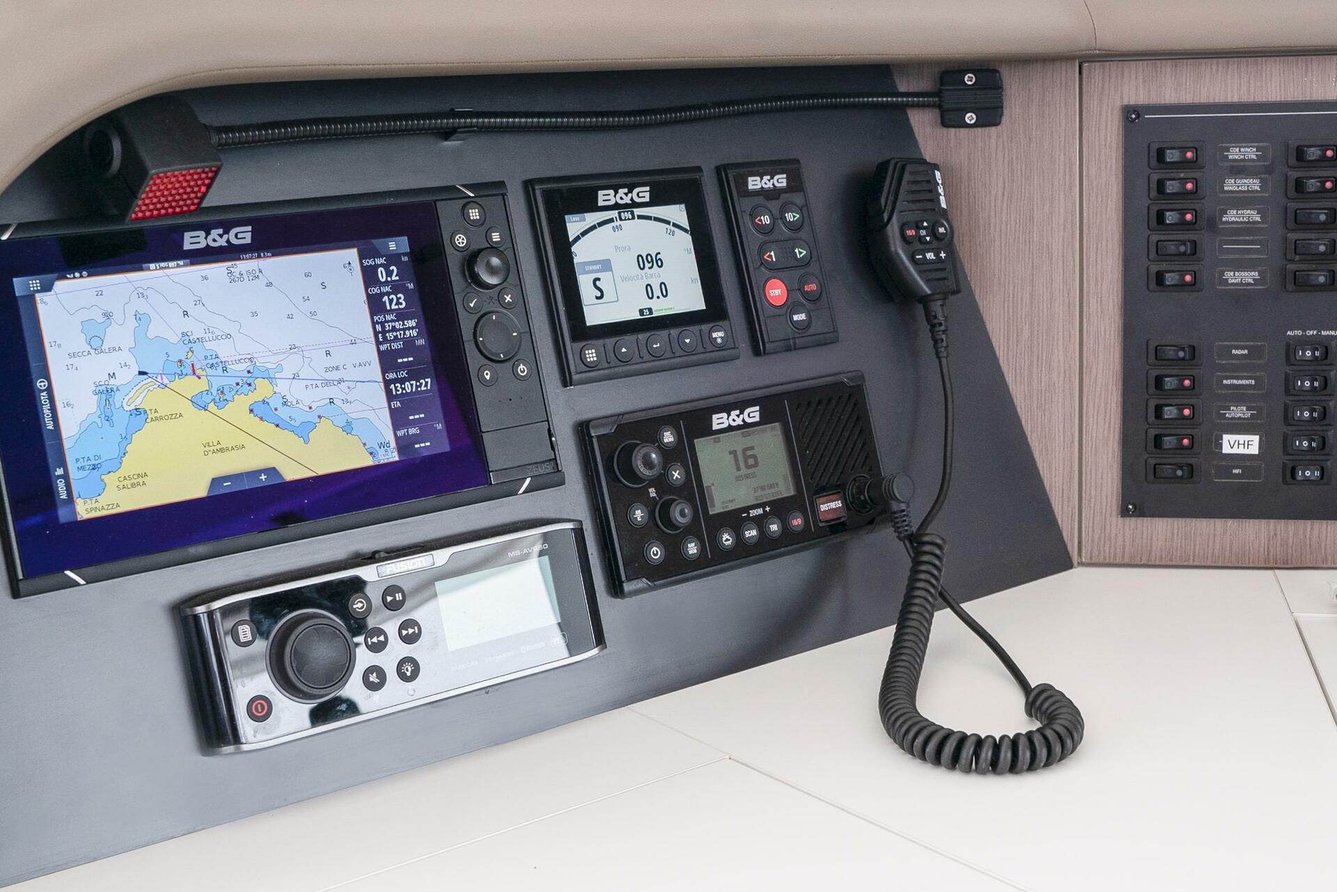 Bali 5.4 af Azmarine i Salerno