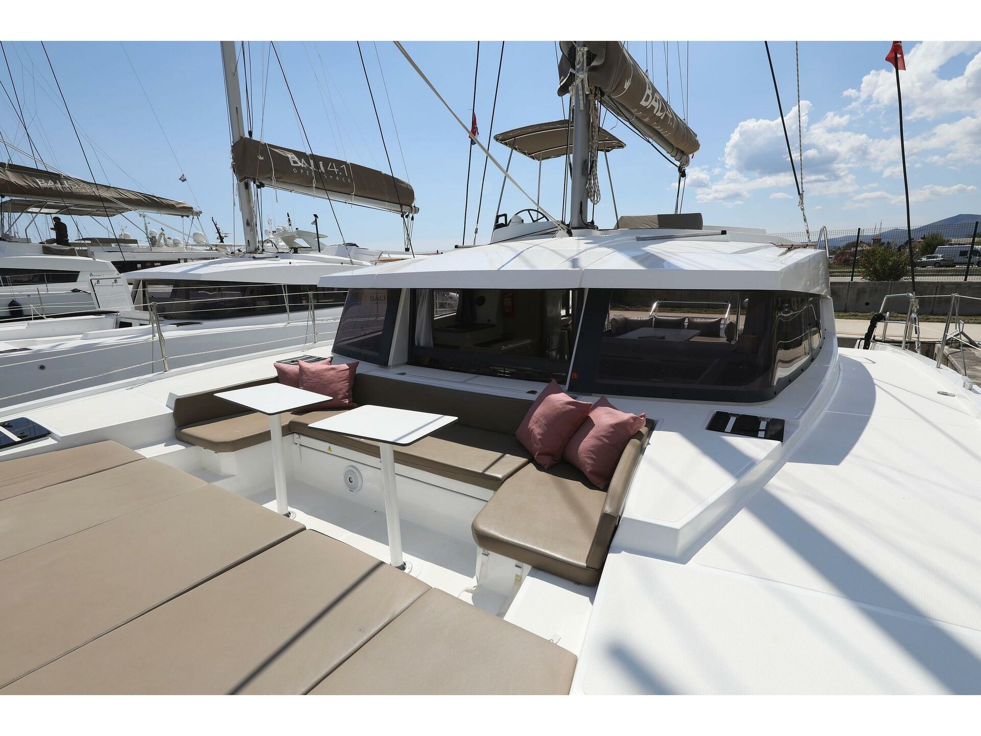 Bali 4.1 af BlueLife i Bequia