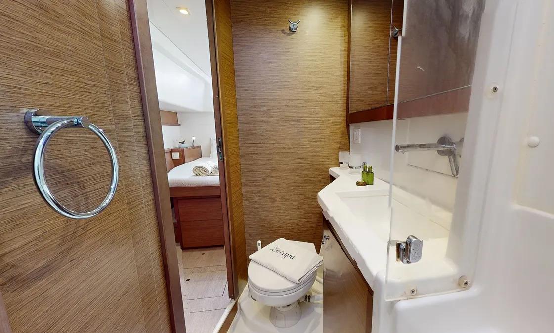 Lagoon 450 F von Hellenic Yachting in Lefkada