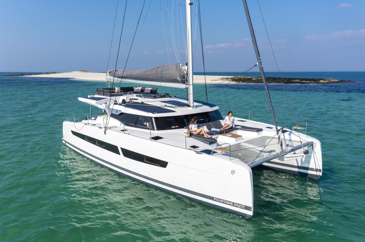 Fountaine Pajot Aura 51 af Luxury Sailing i Trogir