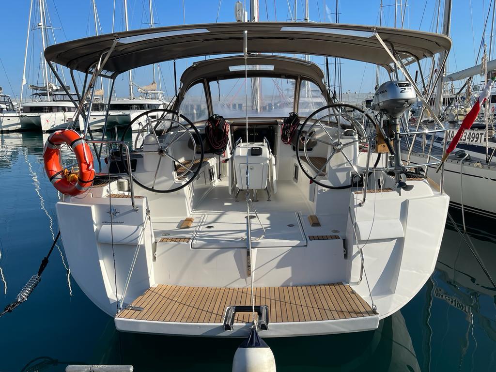 Sun Odyssey 479 from Veleasegno Charter in Capo d’Orlando