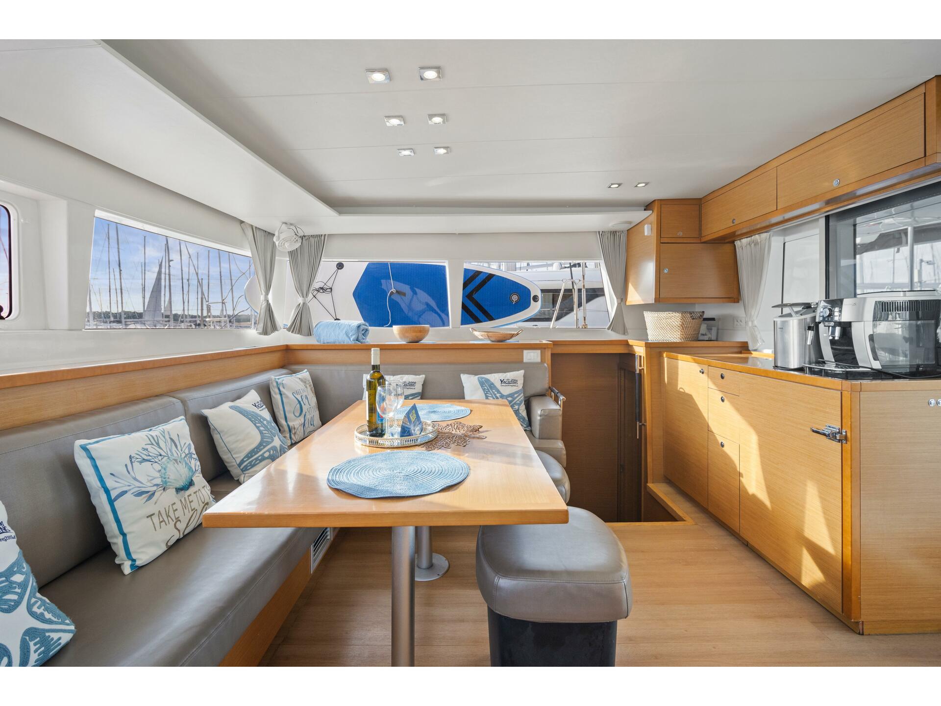 Lagoon 450 från Yachting 2000 i Šibenik