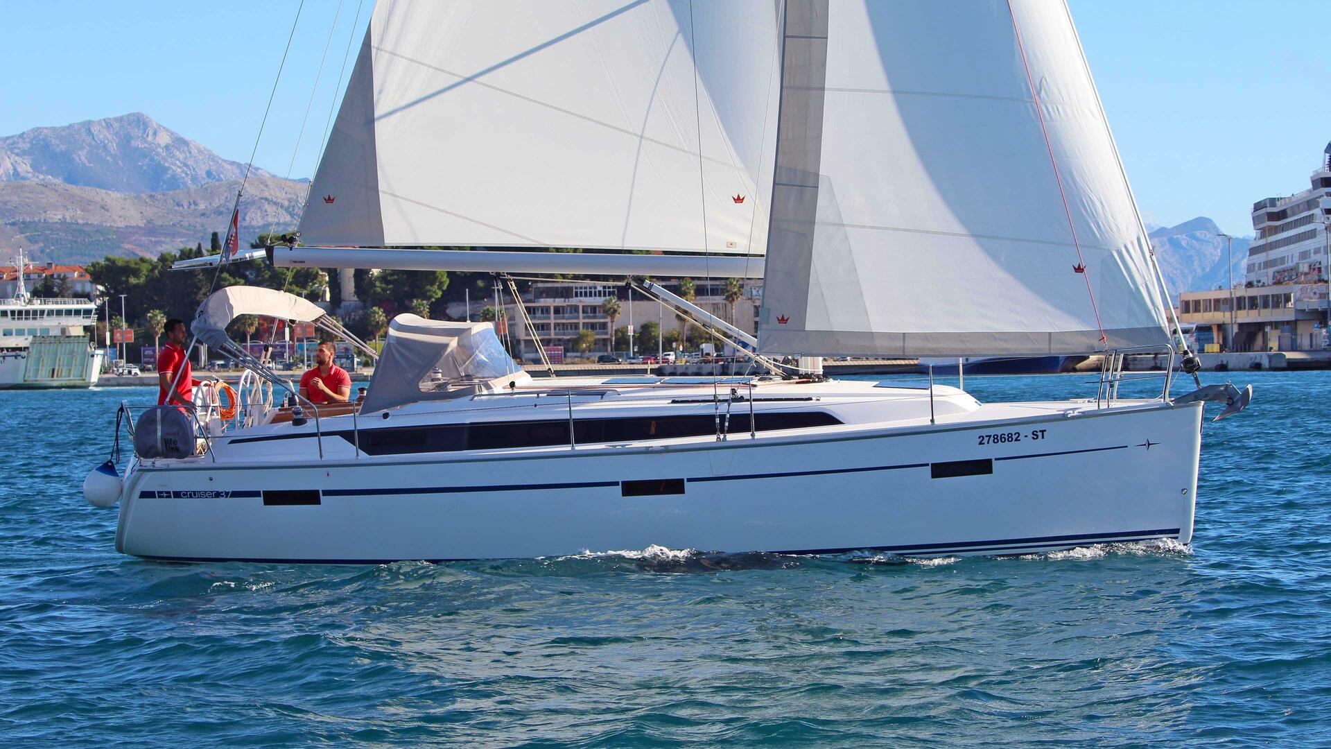 Bavaria 37 Cruiser av Aba Vela i Split
