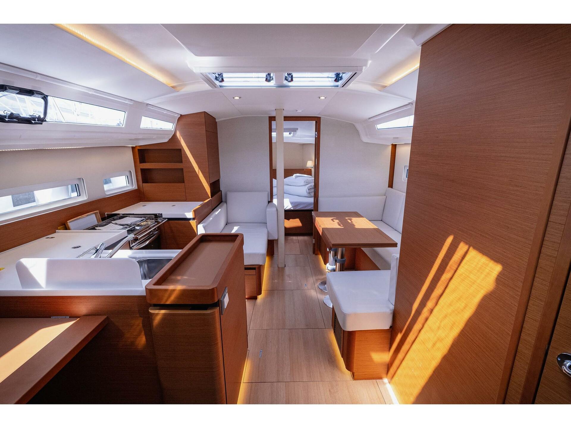 Sun Odyssey 410 från Candor Yachting i Kaštel Gomilica