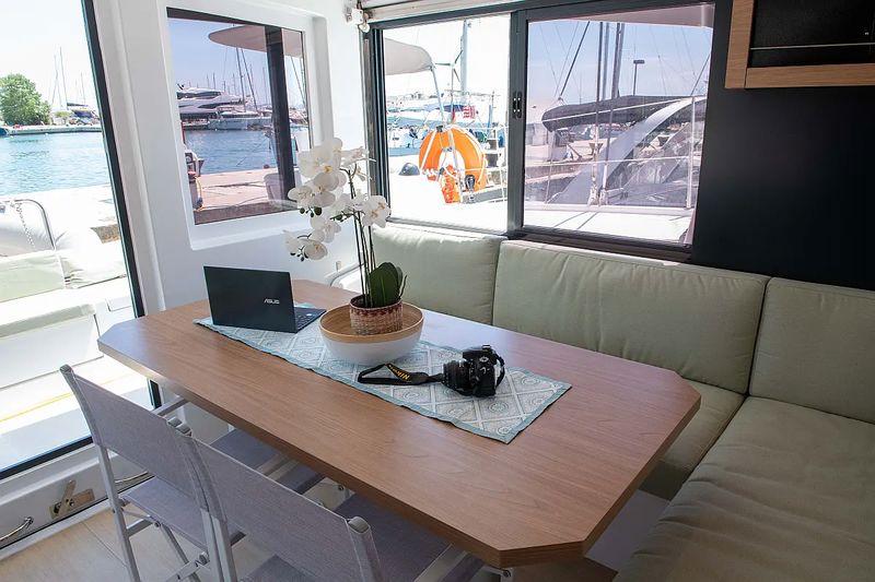 Bali Catsmart de Tsirigotis Yacht Charter en Lefkada