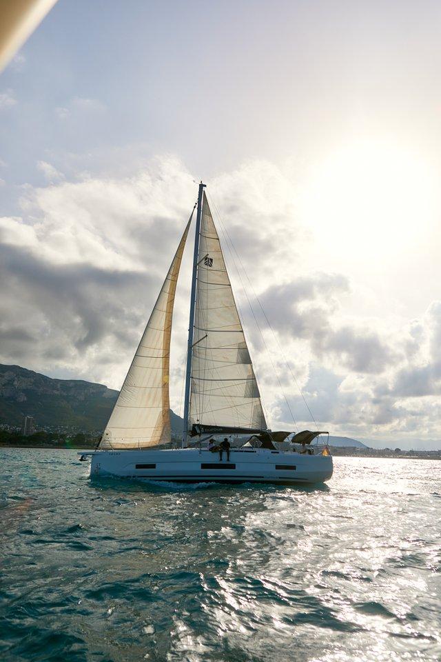 Dufour 470 van The Nautic Club in Denia