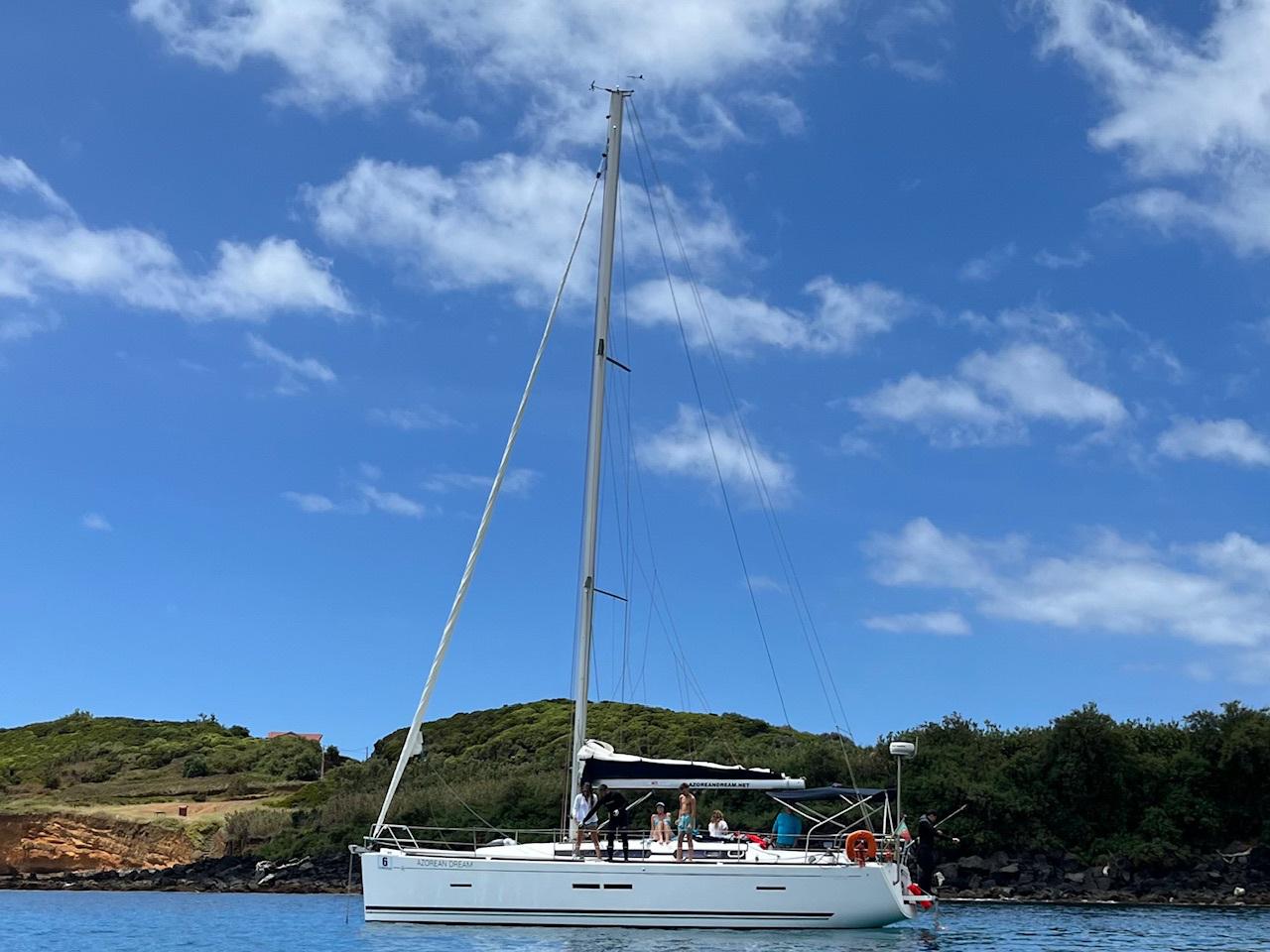 Dufour 405 Grand Large van Azorean Dream Yacht Charter in Angra do Heroiosmo