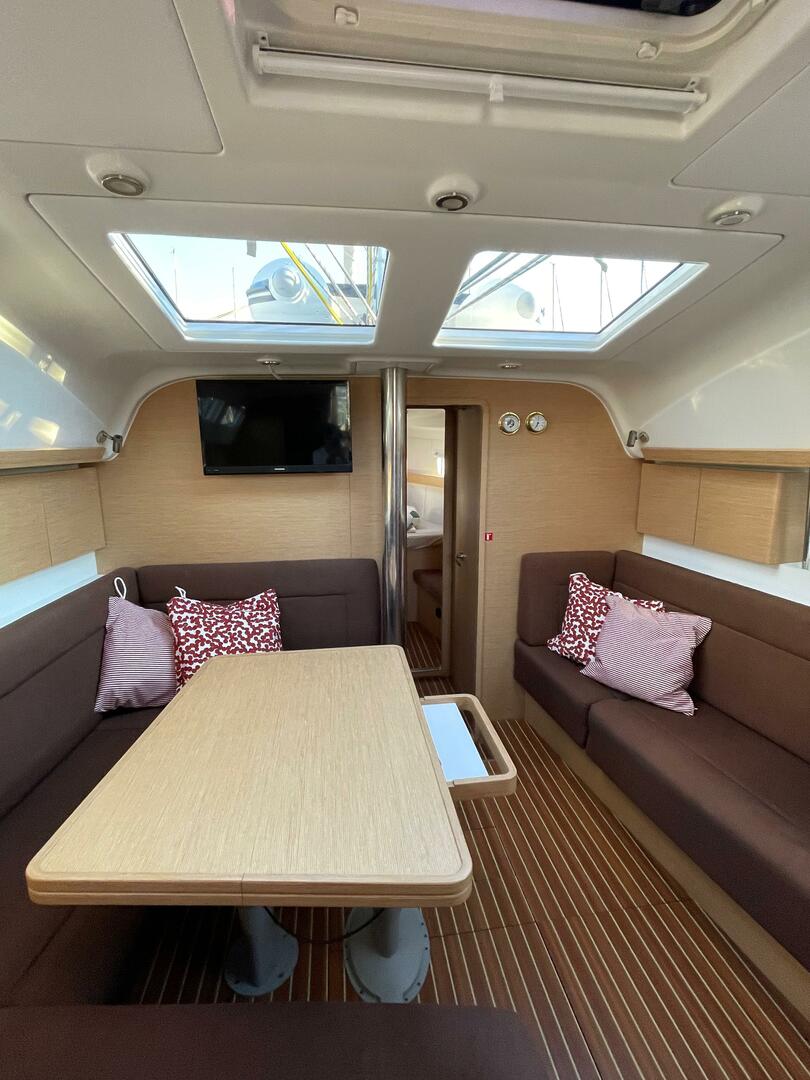 Elan Impression 45 yritykseltä Sailor's Moon Slanossa