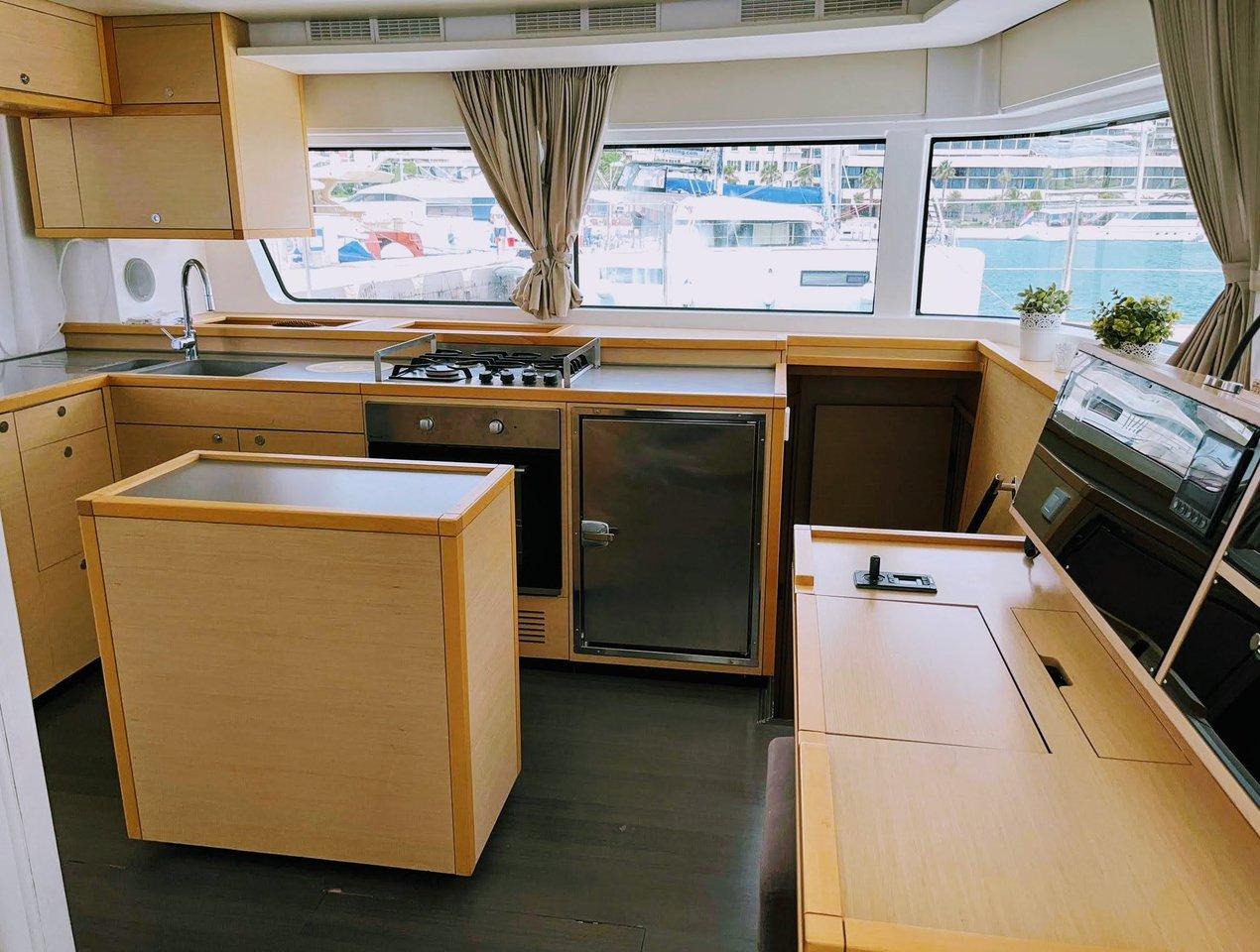 Lagoon 52 av Astarea i Split