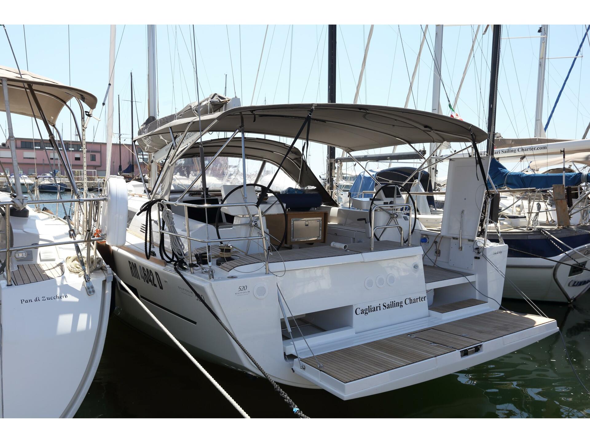 Dufour 520 Grand Large della Cagliari Sailing Charter a Cagliari