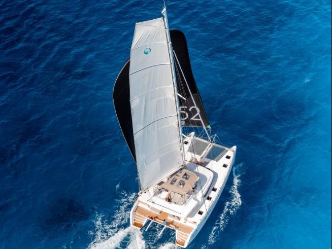 Lagoon 52 F av Shamandura Charter i Procida