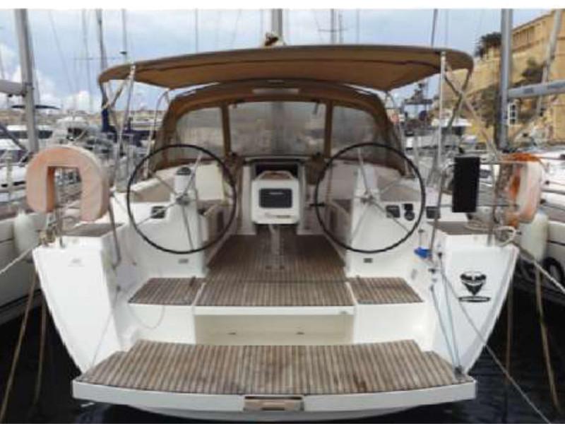 Dufour 450 Grand Large yritykseltä Malta Charters Kalkarassa