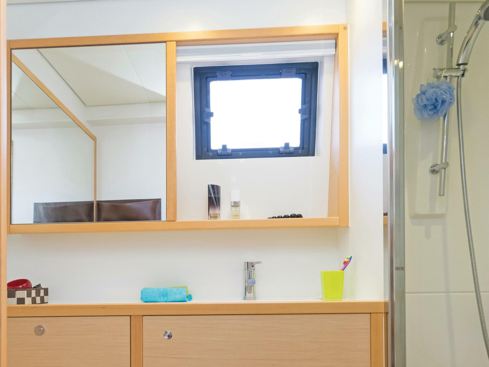 Lagoon 560 van Cool Change in Marina