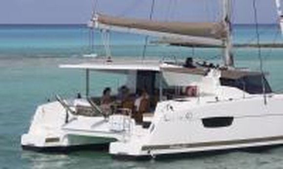 Fountaine Pajot Isla 40 von Dream Yacht Charter in Jolly Harbour