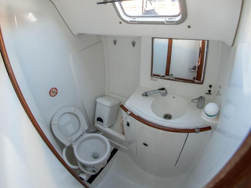 Oceanis 411 from Adonis Sailyachts in Volos