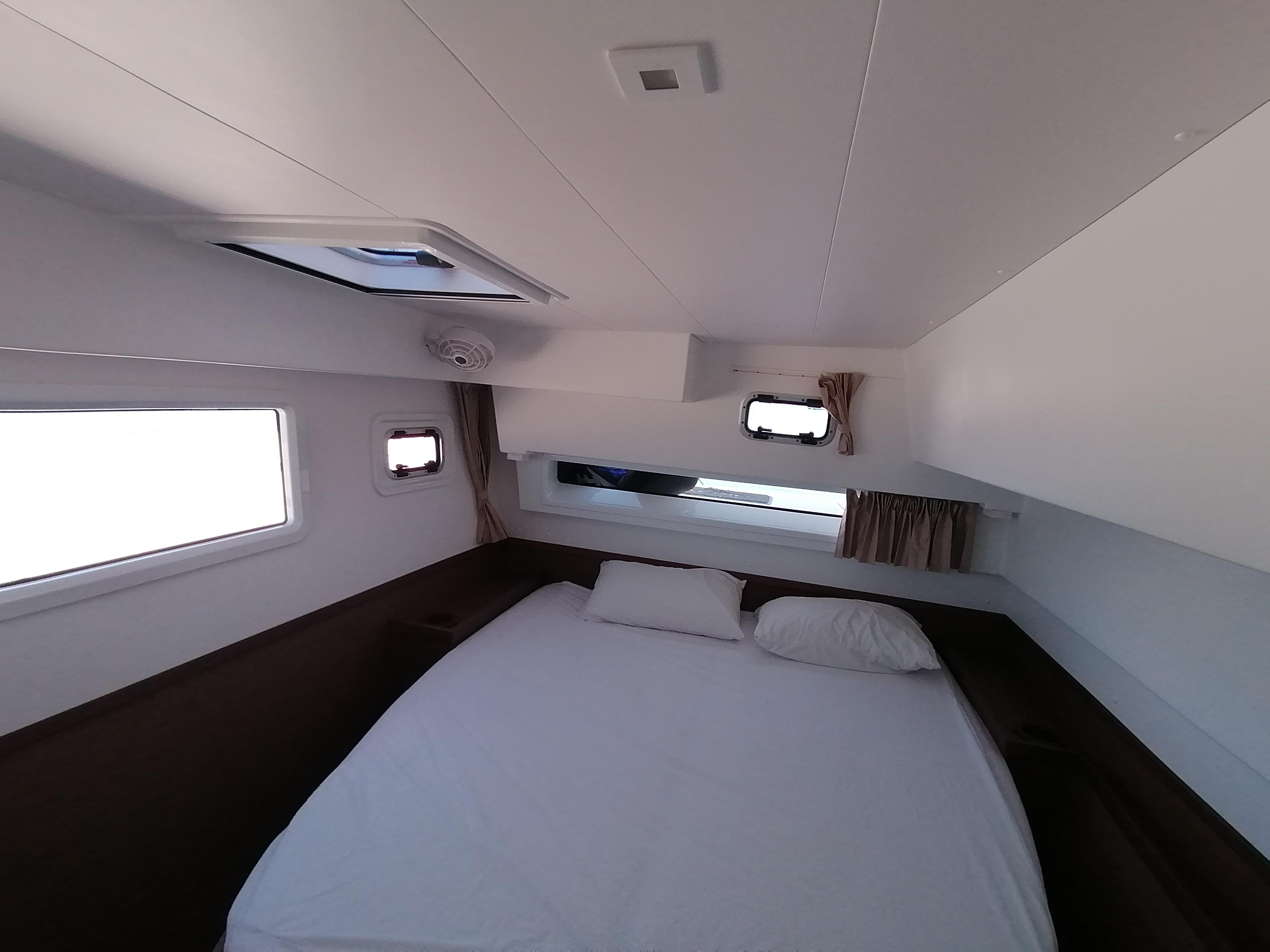 Lagoon 42 yritykseltä Sunsicily Yacht Charter Furnarissa