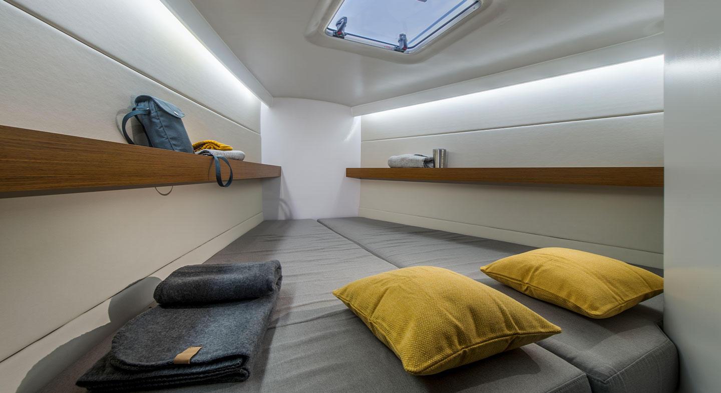 First 36 från Blue in White: Sailing & Eudaimonia i Pireus