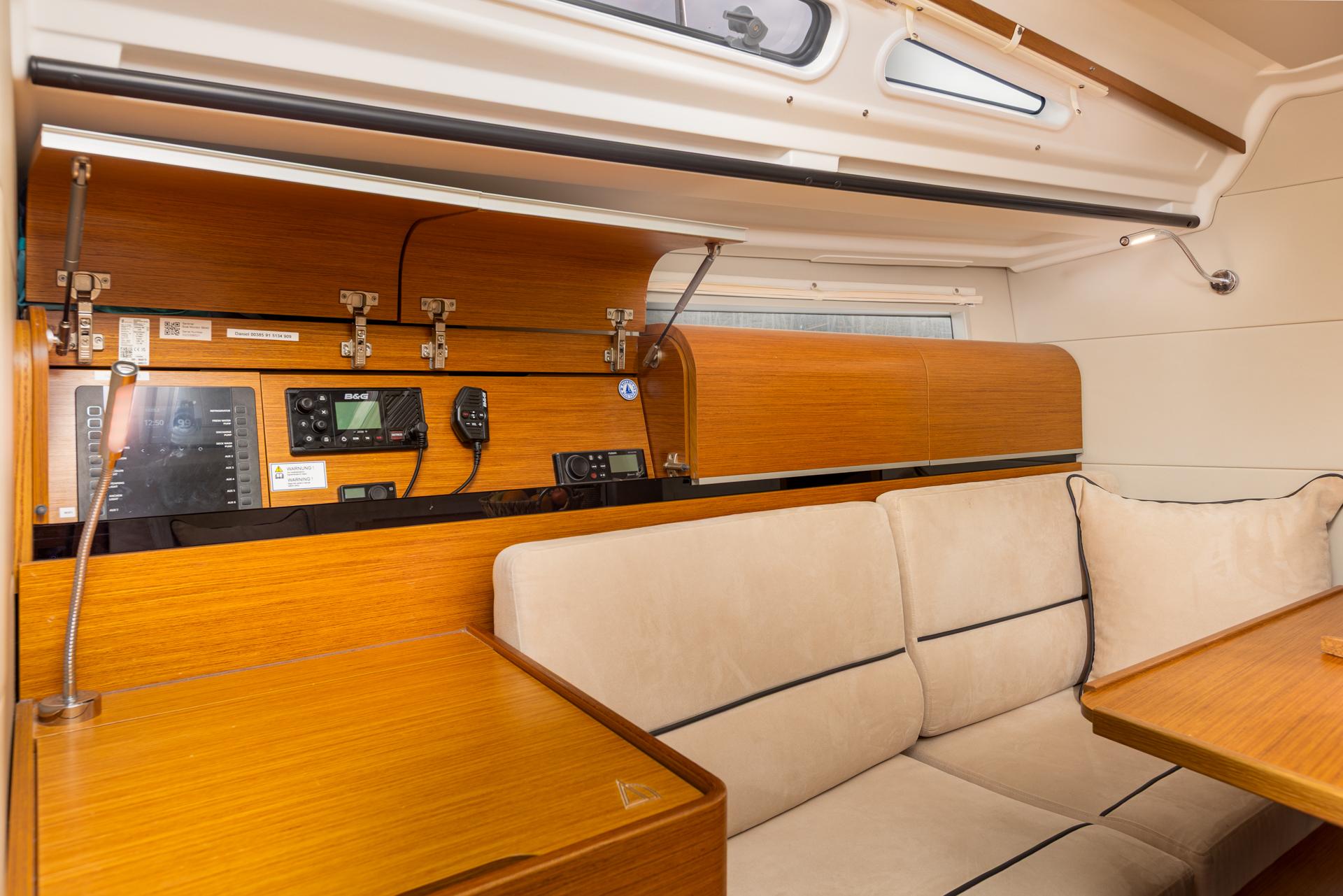 Dehler 38 SQ da In2theBlue Charter em Punat