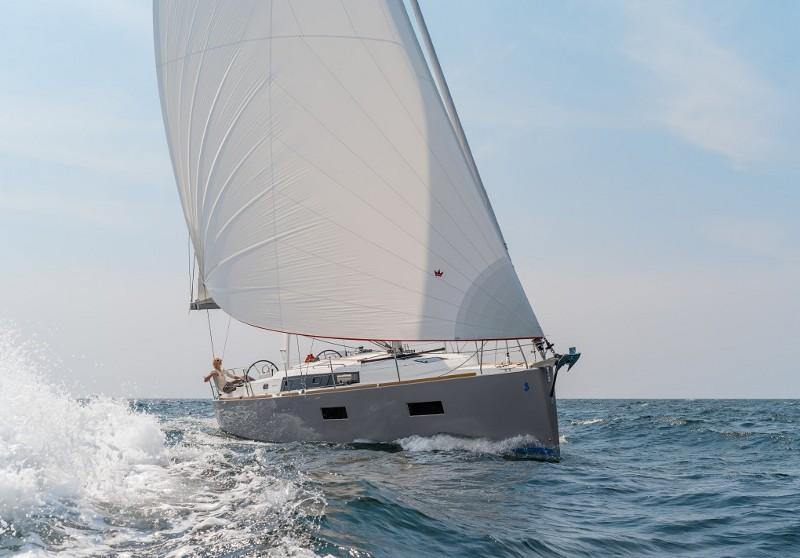 Oceanis 38 van Roses Sailing 