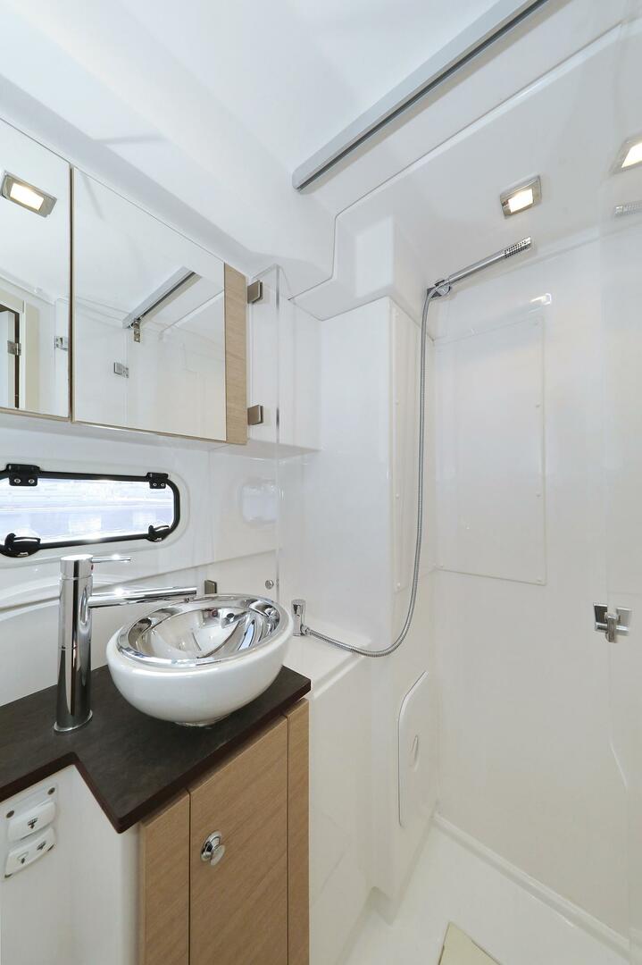 Bali 4.5 af Angelina Tours i Trogir