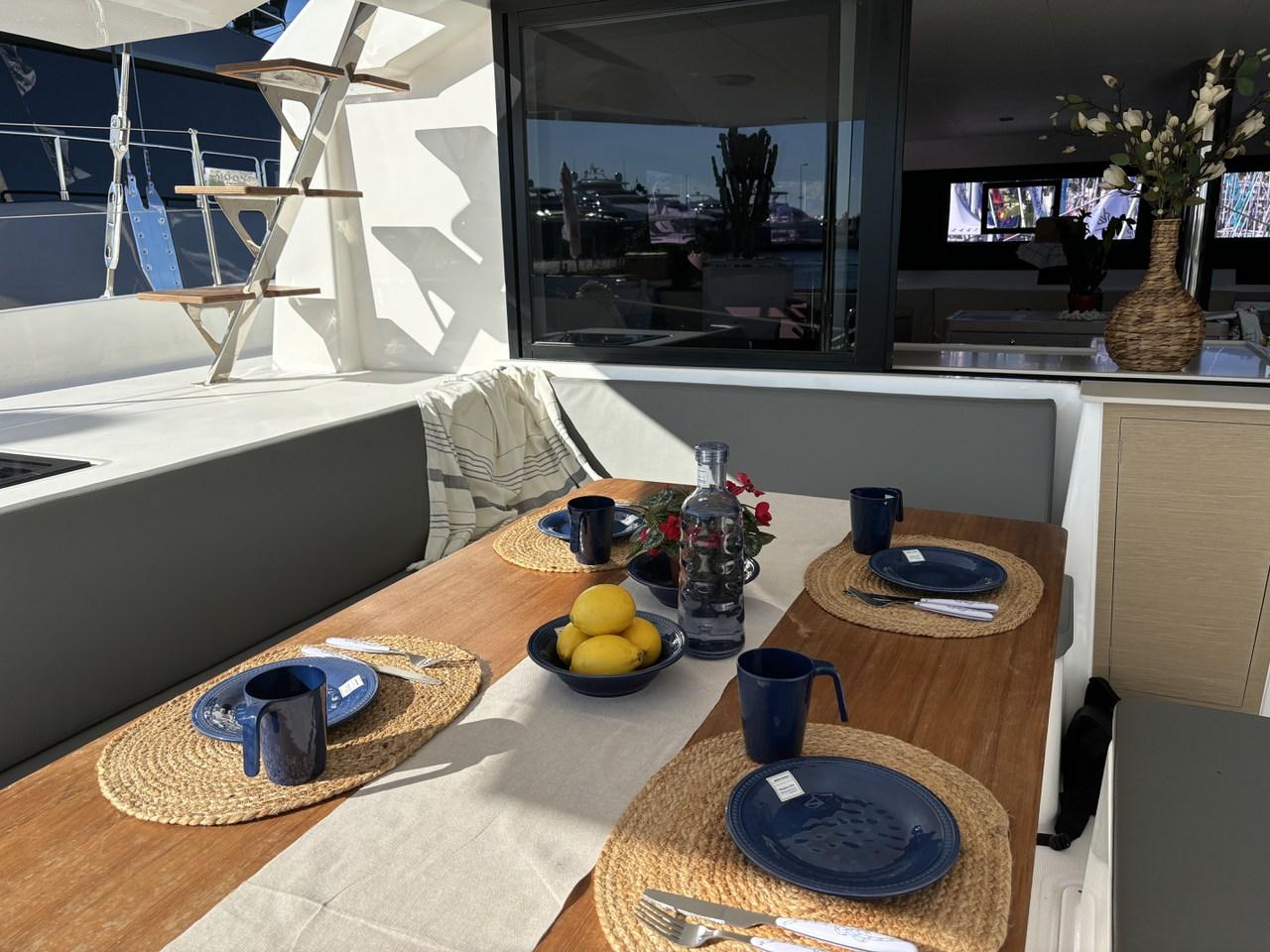 Dufour 48 Catamaran van The Nautic Club in Ibiza