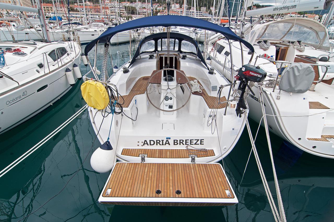 Adria Breeze | Bavaria Cruiser 33