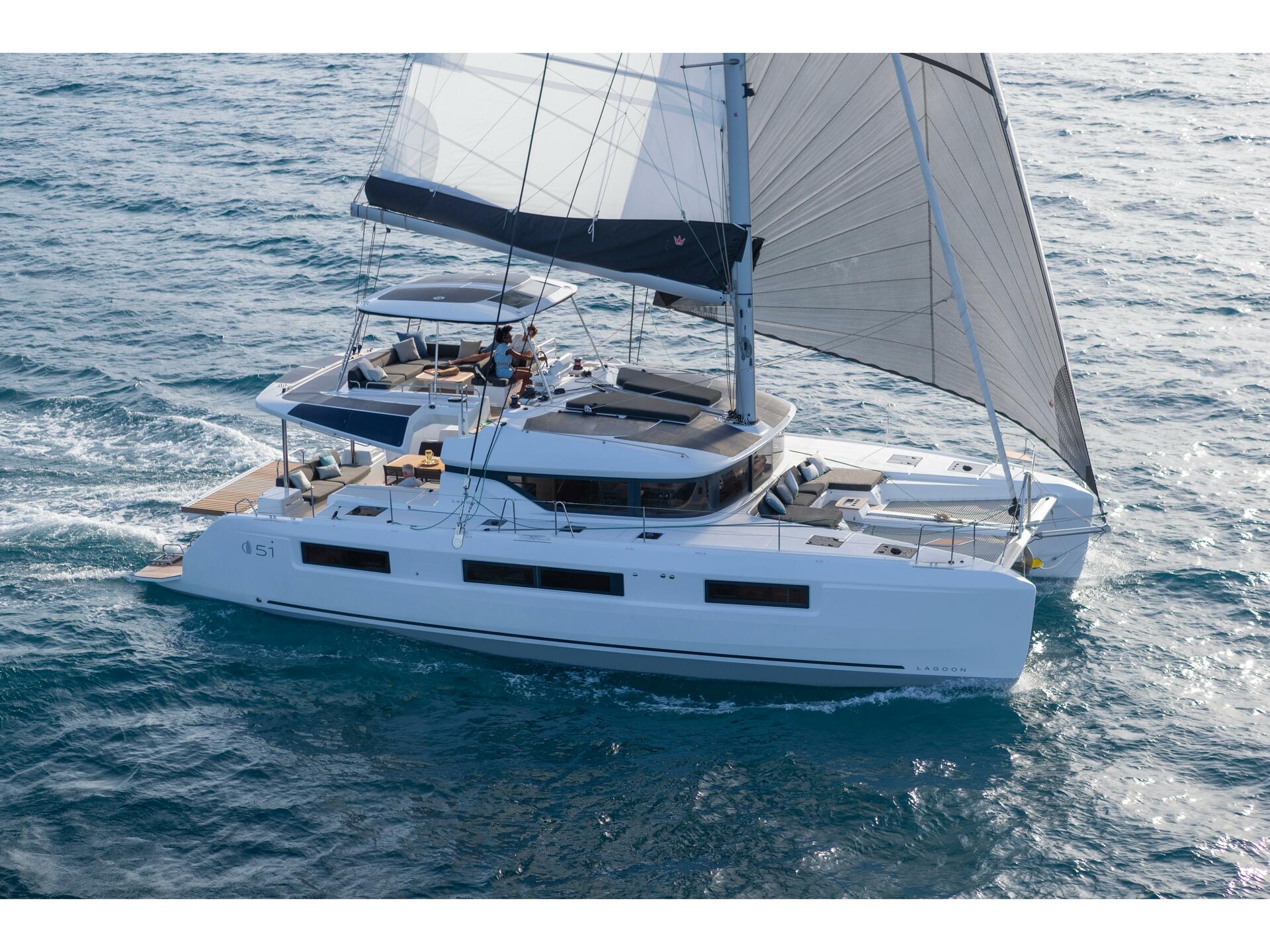 Margeo XIX (A/C, GENERATOR, WATER MAKER, ICE MAKER, DISHWASSER, HARD BIMINI TOP) | Lagoon 51