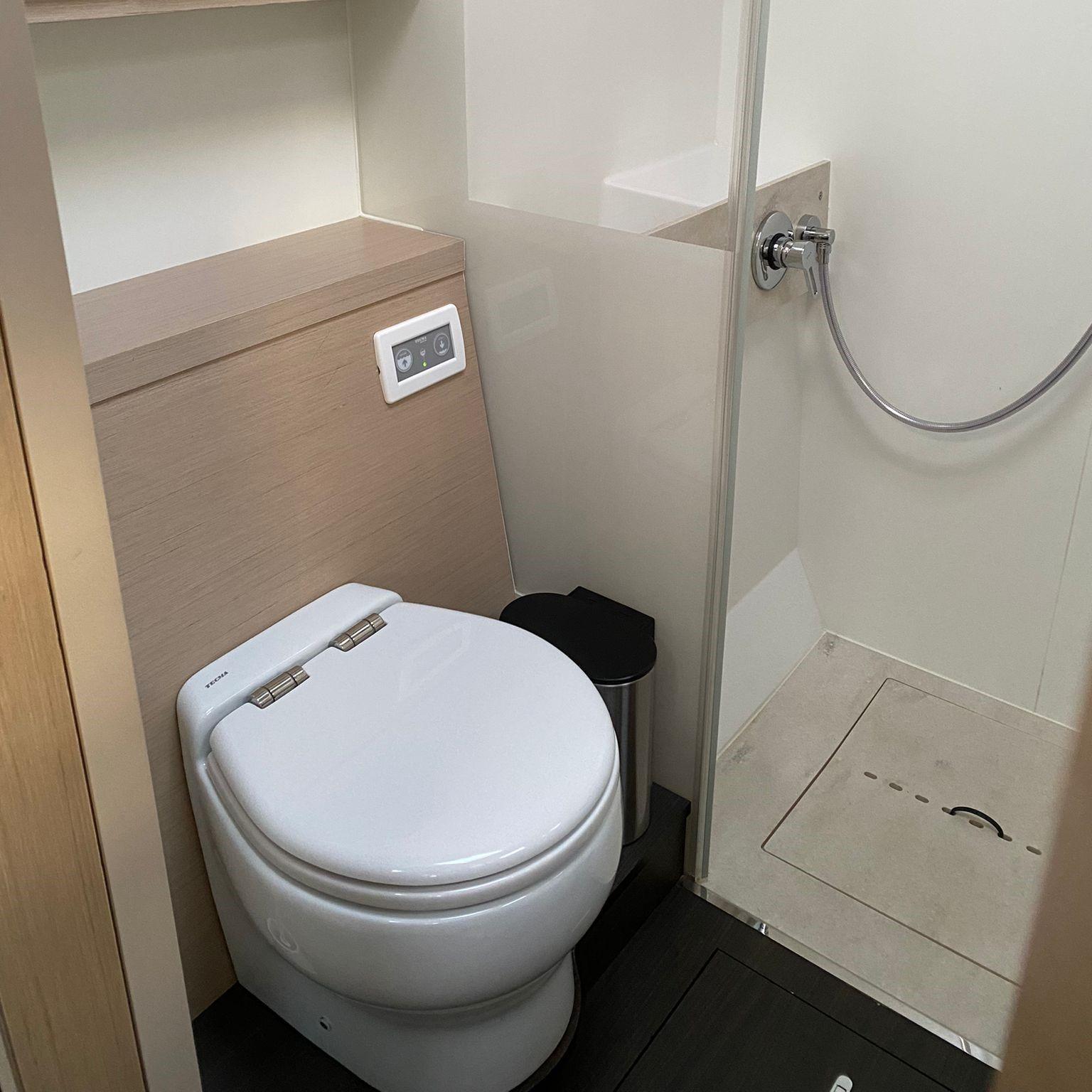 Emilia | Lagoon 55[G]